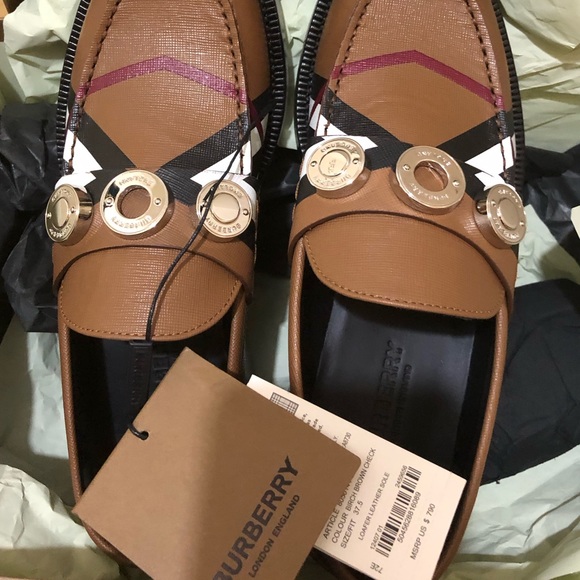 Authentic Burberry Loafers - Picture 5 of 11